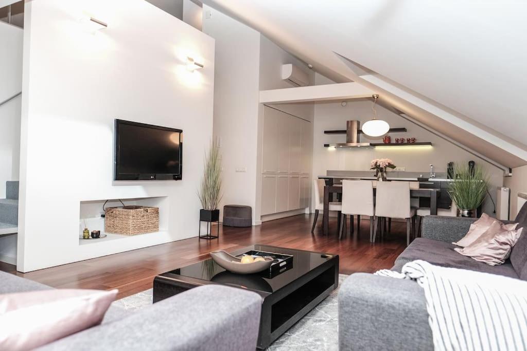 #Stayhere - Spacious Luxury Town Hall 3Bdr Apartment วิลนีอุส ภายนอก รูปภาพ