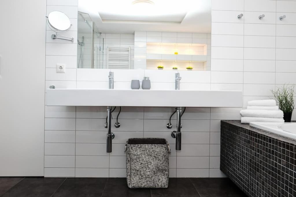 #Stayhere - Spacious Luxury Town Hall 3Bdr Apartment วิลนีอุส ภายนอก รูปภาพ
