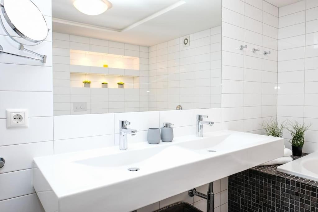 #Stayhere - Spacious Luxury Town Hall 3Bdr Apartment วิลนีอุส ภายนอก รูปภาพ