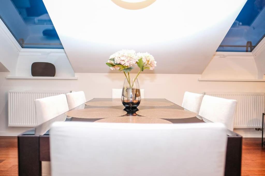 #Stayhere - Spacious Luxury Town Hall 3Bdr Apartment วิลนีอุส ภายนอก รูปภาพ