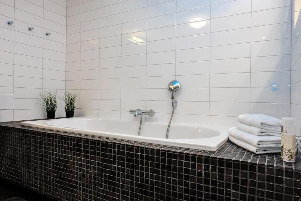 #Stayhere - Spacious Luxury Town Hall 3Bdr Apartment วิลนีอุส ภายนอก รูปภาพ